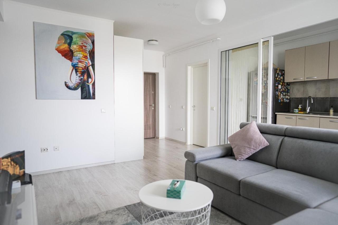 Feels Like Home Apartment M S Apartments Bukarest Exteriör bild